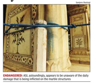 frame; Picture courtesy: Richi Verma,  Callousness stains relics of history at Red Fort, Dec 8, 2016: The Times of India